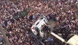 Hàng nghìn dân quây đánh gần chết 5 an ninh viên