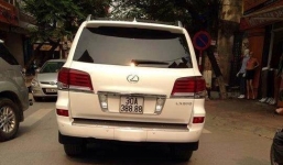 Hà Nội: 2 ô tô tiền tỷ dùng chung biển số tứ quý 8