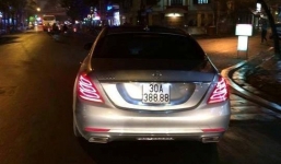 2 ô tô tiền tỷ chung biển số tứ quý 8: Xe Lexus LX570 đeo biển giả