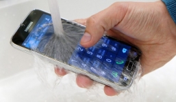 Khả năng chống bụi và nước 'không đỡ được' của Galaxy S5