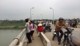 Nam thanh niên vứt xe đạp xuống sông, nhảy cầu tự tử