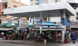 Trụ xăng phát nổ, người dân hoảng loạn bỏ chạy