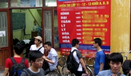 Sĩ tử vượt hàng trăm km về Hà Nội luyện thi