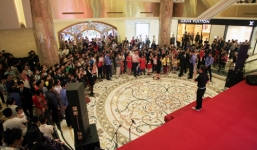 Nhà Hà Tăng mời dàn sao mừng 1 năm Tràng Tiền Plaza