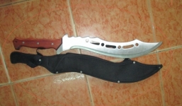 Đến tận nhà trọ dùng mã tấu chém người trọng thương