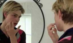 Nam sinh tự sát vì nghiện 'tự sướng'