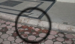 Hà Nội: Mẹ ôm con 2 tuổi rơi từ tầng 11 xuống đất