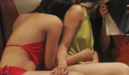 Bắt quả tang 3 tiếp viên quán karaoke đang bán dâm cho khách