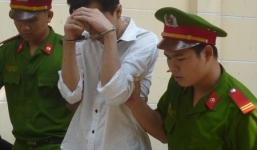 Đang hiếp dâm trẻ em, bị bảo vệ khu phố bắt quả tang