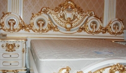 Phòng ngủ sơn son thiếp vàng 400 tỉ của đại gia Sài Gòn