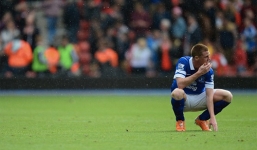 Ghi 2 bàn vào lưới nhà, Everton “tự sát” trên đường đua với Arsenal