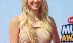 Ava Sambora xinh đẹp tại 'Radio Disney Music Awards 2014'