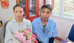 Chuyện em yêu chị của đôi cưới nhau trong bệnh viện