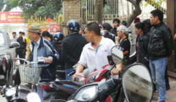 Giận chồng, mẹ cắt cổ con gái 2 tuổi rồi tự tử