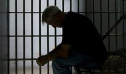 Cuồng ghen, ông lão 62 tuổi trút 'mưa dao' vào anh hàng xóm