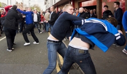 CĐV Liverpool và Chelsea hỗn chiến kinh hoàng sau trận đấu