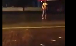 Thanh niên ngáo đá giữa đêm ra đường luyện võ