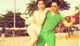 Vũ Khắc Tiệp tình tứ ôm Ngọc Trinh bên bãi biển