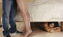 Cả làng náo loạn vì chuyện cặp bồ