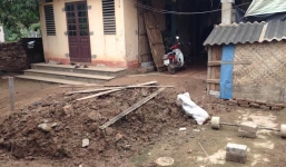 Con dâu rủ nhà chồng đào sân tìm... kho báu