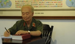 Cận cảnh bức tượng Tướng Giáp bằng silicon giống như thật