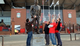 David Moyes được dựng tượng trước sân Liverpool vì 'có công' phá hoại M.U