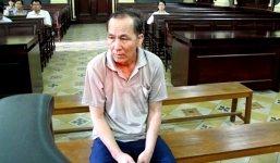 Tạt axit giết vợ rồi trốn truy nã, lấy vợ sinh con mới