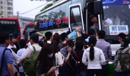 Nghỉ lễ 30/4 -1/5: Hàng nghìn người dân chen lấn rời Thủ đô