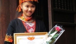 Nữ sinh người Dao được đặc cách vào đại học
