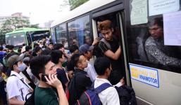 Clip: Cảnh chen lấn kinh hoàng tại bến xe dịp nghỉ lễ 30-4