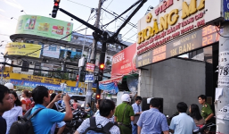 Xuất hiện clip vụ tiệm vàng Hoàng Mai bị khám xét