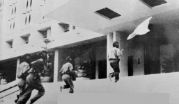 Bức ảnh quý ghi lại khoảnh khắc lịch sử giải phóng Sài Gòn 1975