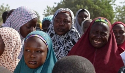 Hơn 200 nữ sinh bị bắt cóc vào rừng để cưỡng hôn tập thể