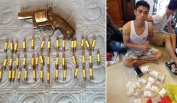 Nhiều viên đạn cùng dùi cui trong nhà trùm giang hồ đất Cảng