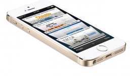 'Xơi' iPhone 5S để bù mũ bảo hiểm bị vỡ