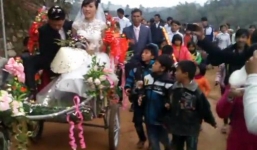 Người dân đổ xô xem đám cưới khác thường ở Nghệ An