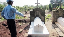 Bản tin 113 – ngày 5/5: Nghe tin đồn nhảm, đào mộ cha mới chôn…
