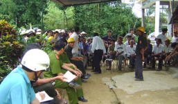 Chồng điên cuồng giết vợ và con trai vì nghĩ là “hai con quỷ”