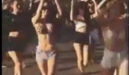 Gà cưng Vũ Khắc Tiệp làm náo loạn đường phố Thái Lan 