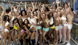 Chết cười với 10 kỷ lục thế giới gây khó chịu nhất mọi thời đại