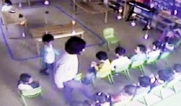 Phẫn nộ video bảo mẫu hành hạ 21 trẻ mẫu giáo
