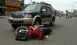 Nam sinh ĐH Y bị xe tải cán ngang đầu vì...dừng nghe điện thoại giữa đường