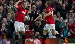 Sao lạ lập cú đúp giúp M.U thắng trận cuối ở Old Trafford