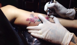 Công chúa Lâm Chi Khanh táo bạo đi xăm người vì thất tình