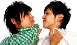 Người Việt thừa tự ái, thiếu tự trọng: Chuyện “nhìn đểu”