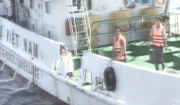 Cận cảnh tàu Trung Quốc đâm tàu Việt Nam
