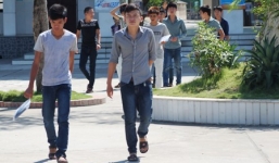 Chưa đóng tiền học, hàng chục học sinh phải rời phòng thi