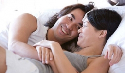 Uống sâm để 'yêu' 14 lần/2 ngày, chồng vẫn gục trên bụng vợ