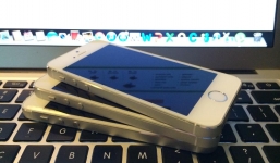 Apple xả hàng tồn, dọn đường cho iPhone 6 ra mắt