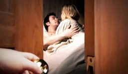 Bắt quả tang vợ ngủ với anh hàng xóm, xả súng bắn chết vợ